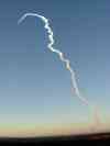 Wind distorts Delta's exhaust trail. (Copyright 2001 by Ron Röhrenbacher)